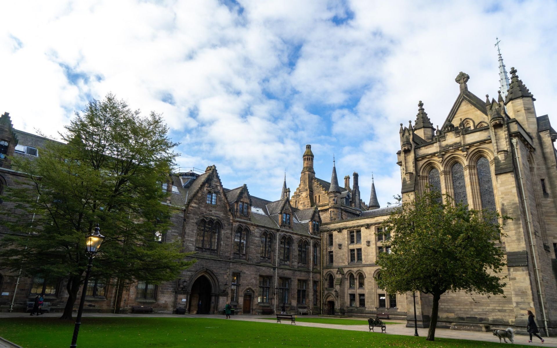 英國格拉斯哥大學(xué)研究生申請條件是什么？