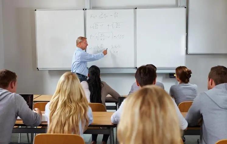 7月海馬之星來啦！看看你喜愛的老師上榜了沒？