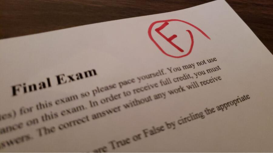 華盛頓大學(xué)掛科后如何處理?成績(jī)復(fù)議、改分機(jī)制與撤課全攻略