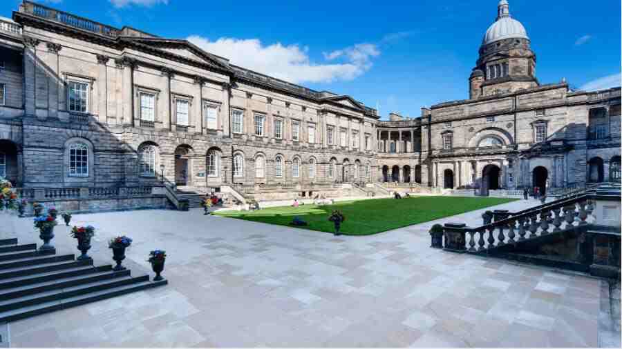 愛(ài)丁堡大學(xué)的畢業(yè)論文延期Extension和EC怎么選