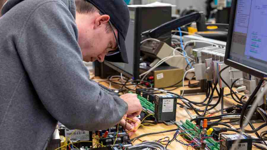 利茲大學(xué)電子信息和計(jì)算機(jī)工程輔導(dǎo)